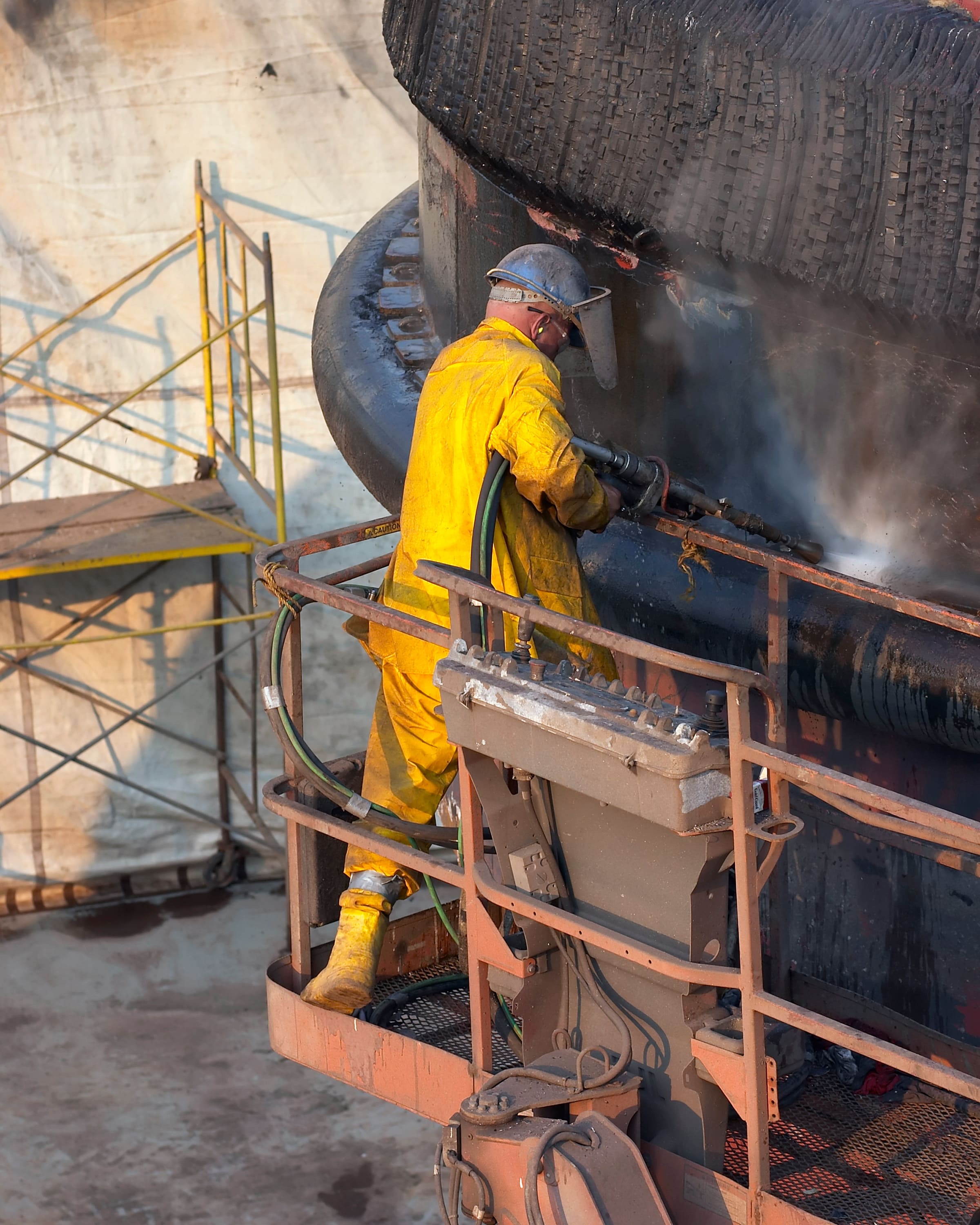 High-Pressure Cleaning of Large Industrial Equipment